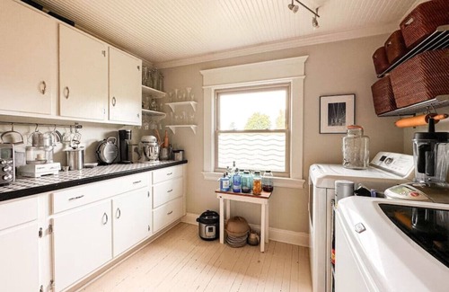 Roanoke House | Safe, Convenient 1BR Near Hospital, Greenway, Food