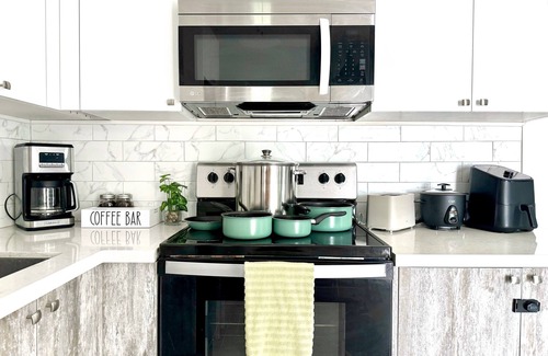 Edgewood Apartment | Safe, private & peaceful 10 mins from FLL beach, cozy 1bd cottage.