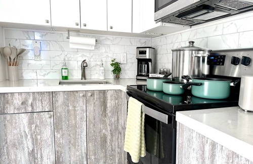 Edgewood Apartment | Safe, private & peaceful 10 mins from FLL beach, cozy 1bd cottage.