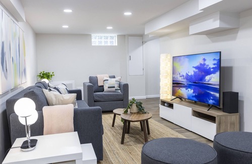 Mount Washington House | safe quiet neighborhood spacious 2000ft²+ free onsite parking king air hockey