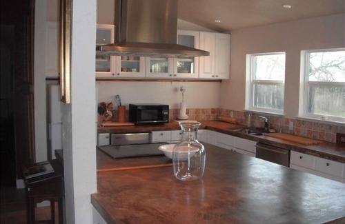 Geyserville House | Safe Retreat: Bicyclists, Birders, Wine Lovers, River Revelers Welcome!