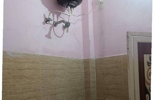 Naini Cabin | Safe rooms within500meter from ganga river ,near to sector 23,24,25- arail Ghat