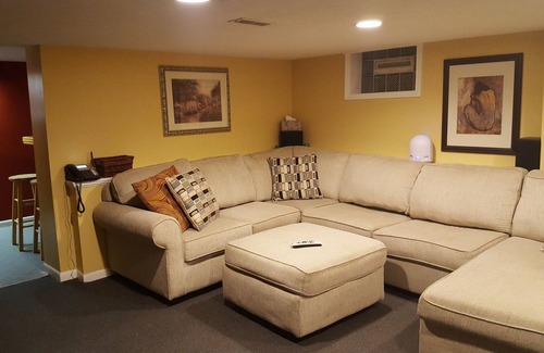 Central Clintonville House | Safe, Roomy Studio - Booking Includes Salt Spa Visit