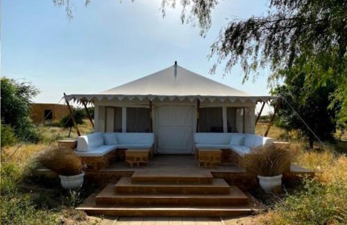 Amar Sagar Pol Hotel | Saffron Desert Camp & Resort