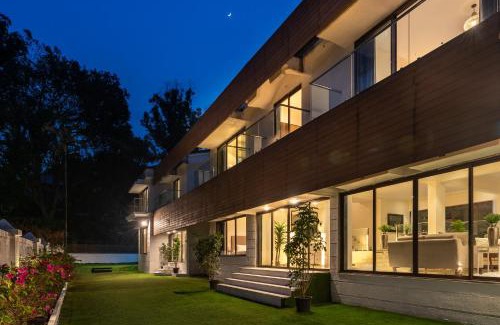 St.Stanislaus Villa Villa | SaffronStays Casablanca - veg only villa
