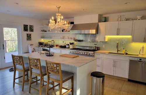 North Sea House | Sag Harbor - Beautiful 5BR, 3.5BR home with heated pool, wooded private backyard