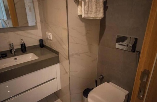 Basaksehir Apartment | Sage - Gorgeous Modern 1BR Condo w/ Parking & Gym