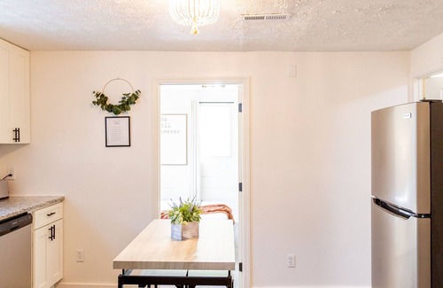 Knoxville Apartment | Sage Green Getaway - 2BR 1BA in South Knoxville