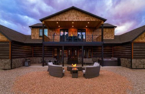Orderville House | Sage Meadow Retreat-Brand New: Hot Tub, Pool Table, Shuffleboard