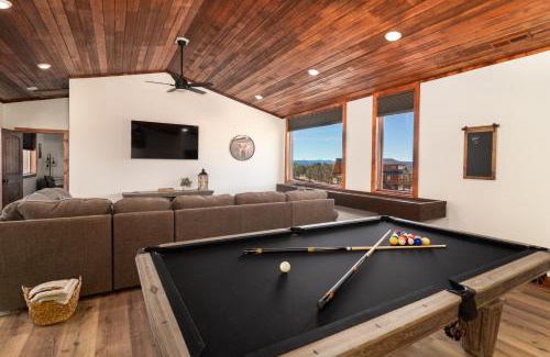 Orderville House | Sage Meadow Retreat-Brand New: Hot Tub, Pool Table, Shuffleboard