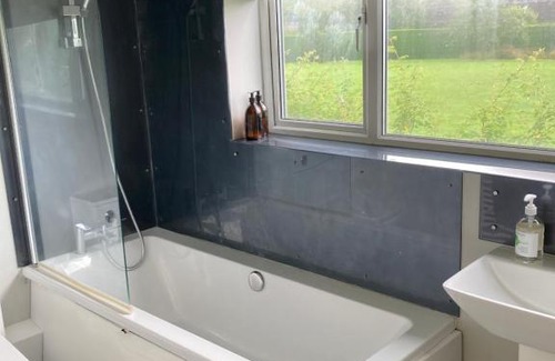 Bromham Apartment | Sage room Moreton House