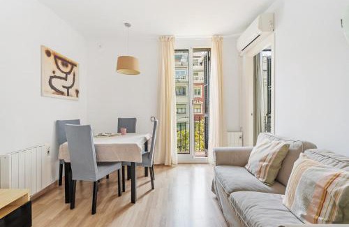 La Sagrada Familia Apartment | Sagrada Familia Avenida Gaudi Views&cozy Lounge