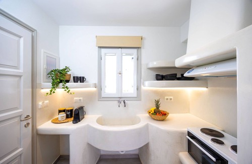 Kastraki House | Sahara Apartments - King Suite with Sea view