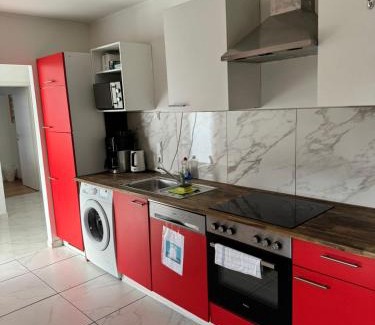 Obermenzing Apartment | Sahara Falcon