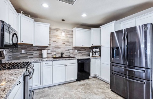 Lake Havasu City House | Sahara Getaway | Pool | Parking | Lake Views