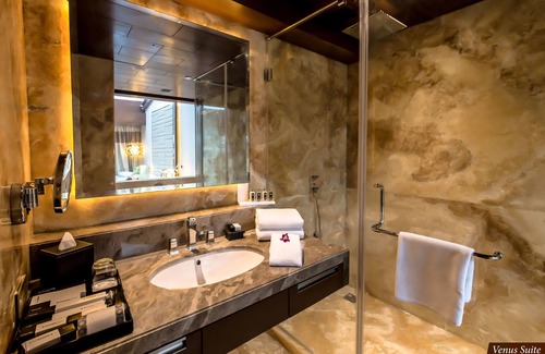 Vile Parle East Hotel | Sahara Star