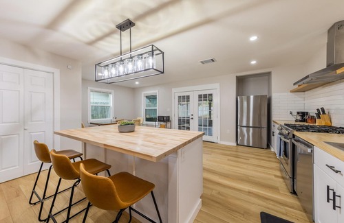 Austin House | Sahara Sunsets: Modern Design Meets Quiet Luxury