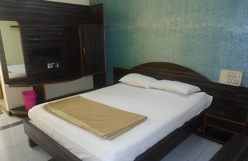 Mandya Hotel | Sai Residency