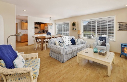 Pacific Beach Cottage | Sail Away Cottage - "This house is FANTASTIC!"