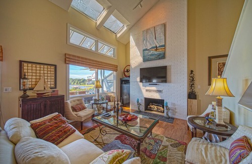North Shore Villa | Sail Away In Style! Luxury Vacation at Bernard's Landing, Smith Mountain Lake