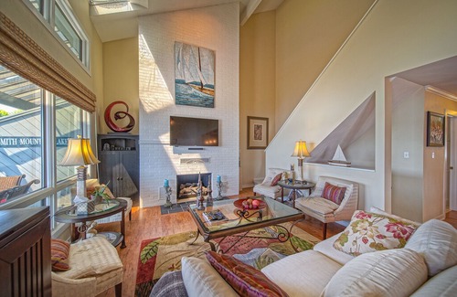 North Shore Villa | Sail Away In Style! Luxury Vacation at Bernard's Landing, Smith Mountain Lake