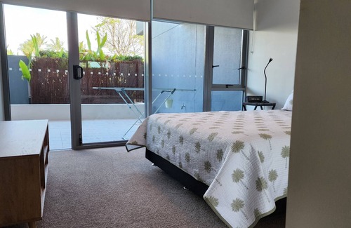 Townsville Apartment | Sail away in the breezes or wander the Strand/ beach/ restaurants.