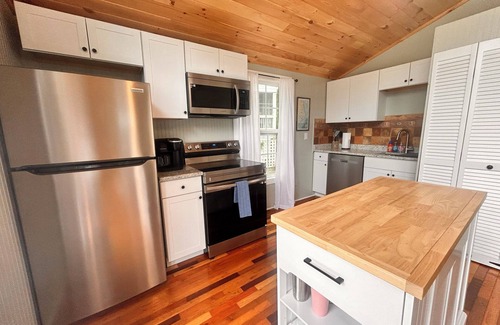 Colington Harbour Cottage | Sail Cove - Charming Colington Cottage - Pet Friendly- Community Pool!