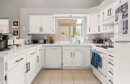 Calico Ridge House | Sail in Sky - Remodeled 3BR Vegas Spa and Pool!