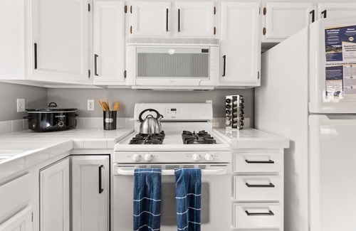 Calico Ridge House | Sail in Sky - Remodeled 3BR Vegas Spa and Pool!