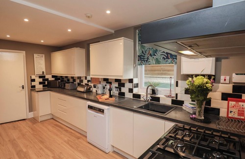 Scarborough House | SAIL LODGE, pet friendly, country holiday cottage in Scarborough