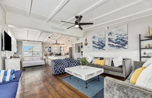 Surfside Beach House | Sailboat House
