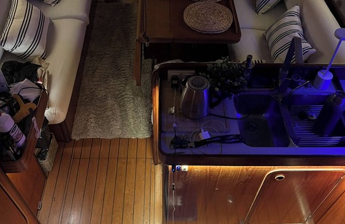 Mahon Boat Rental | Sailboat moored in the exclusive port of Mahon, ideal for couples and friends.