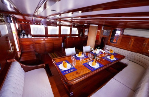 Hulhule Boat Rental | Sailboat with 3 masts in the Maldives for 12 people