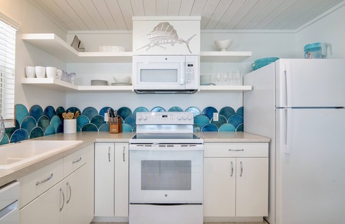 Holmes Beach Cottage | Sailfish Gulf Suites #2, Beachfront, Steps to the Sand