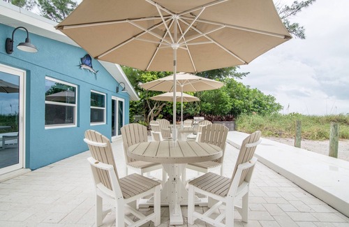Holmes Beach Cottage | Sailfish Gulf Suites #2, Beachfront, Steps to the Sand