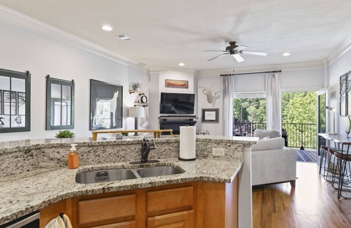 Dadeville Condo | SAILFISH @ STONEVIEW, Lake Martin Waterfront w/dedicated Boat slip & Amenities