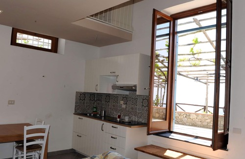 Furore Apartment | Sailing - Rod Stewart