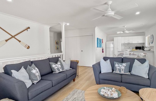 Horseshoe Bay Apartment | Sails on Horseshoe Apartment 4 - Beachfront Apartment by the Bay