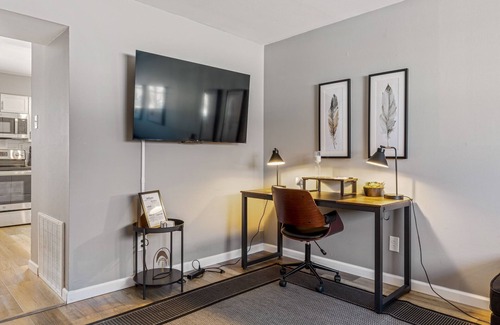 St. Charles House | Saint Charles 2 Bedroom Townhome by StayLage
