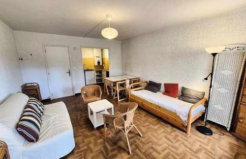 Les Sablettes Apartment | Saint Elme Residence - Large quiet studio with PISCINE and 5 minutes walk from the PLAGE