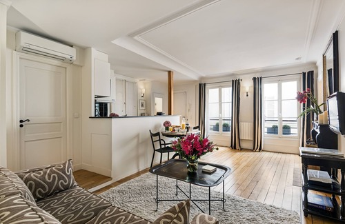 Saint-Germain-des-Pres Apartment | Saint-Germain Enchanting One Bedroom