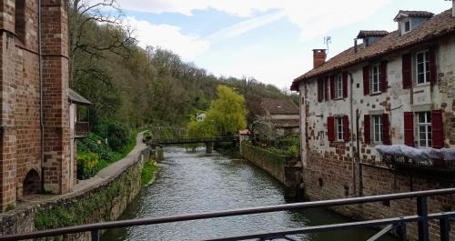 Saint-Jean-Pied-de-Port Apartment | Saint Jean Pied de Port. Centre Ville. Rue Piétonne