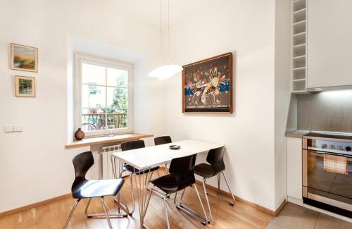 Old Town Apartment | Saint John 2 Bedroom Cottage by Reside Baltic