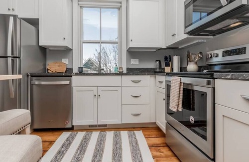 East End Apartment | Saint Lawrence Luxury Suite 1br Apartment Get Away