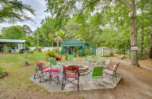 Saint Matthews Apartment | Saint Matthews Outlaw Gameroom with Fire Pit!