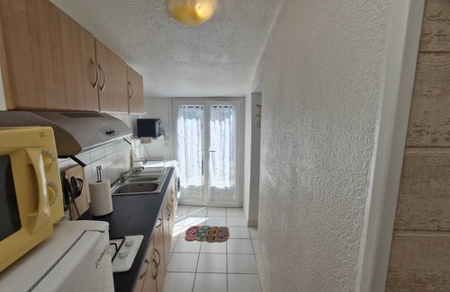 Saint-Palais-sur-Mer House | Saint Palais sur Mer - CLOSE TO THE LAKE for this small SEMI-DETACHED HOUSE - WIFI