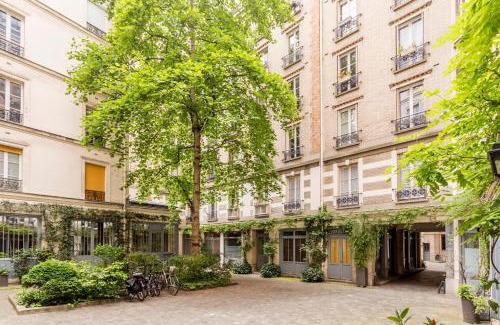 4th Arrondissement Apartment | Saint Paul le Marais Charlemagne