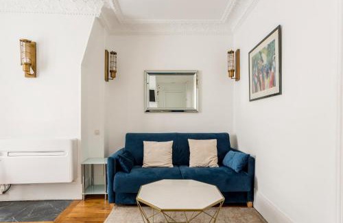 4th Arrondissement Apartment | Saint Paul le Marais Charlemagne