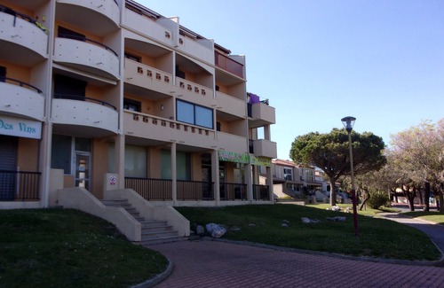 Saint-Pierre-la-Mer Apartment | SAINT-PIERRE .T2 Beautiful Sea Face exhibition