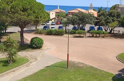 Saint-Pierre-la-Mer Apartment | SAINT-PIERRE .T2 Beautiful Sea Face exhibition